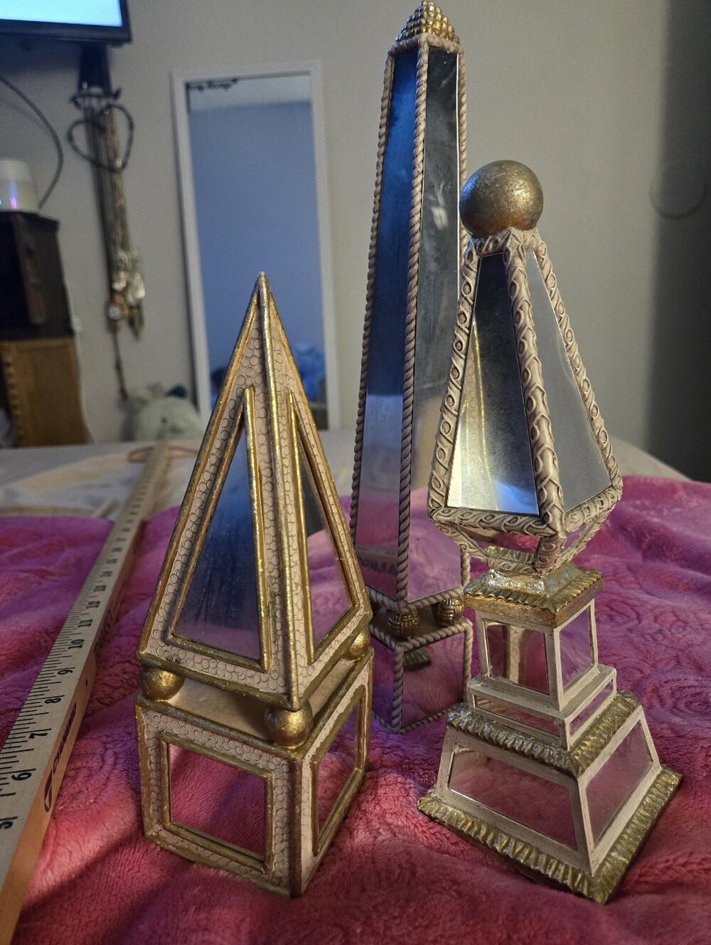 Set of 3 Decorative Mirrored Pyramid Obelisks - Gold & Pink Accents